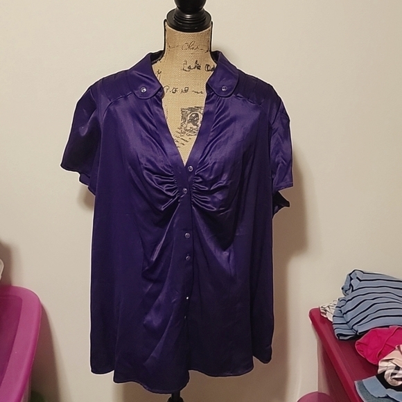 3x purple light weight v-neck top. - Picture 1 of 3